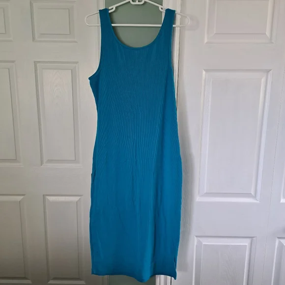 Dress - Picture 4 of 7